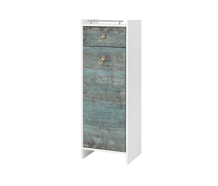 Ein Highboard »Sailor« mit blau-grauen Holzschubladen und Seilgriffen.