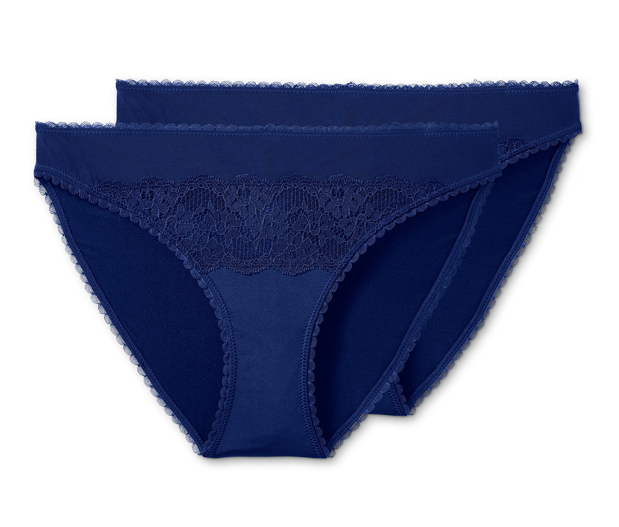 Zwei marineblaue Slips, 2er-Pack, liegen übereinander, einer davon mit Spitze.
