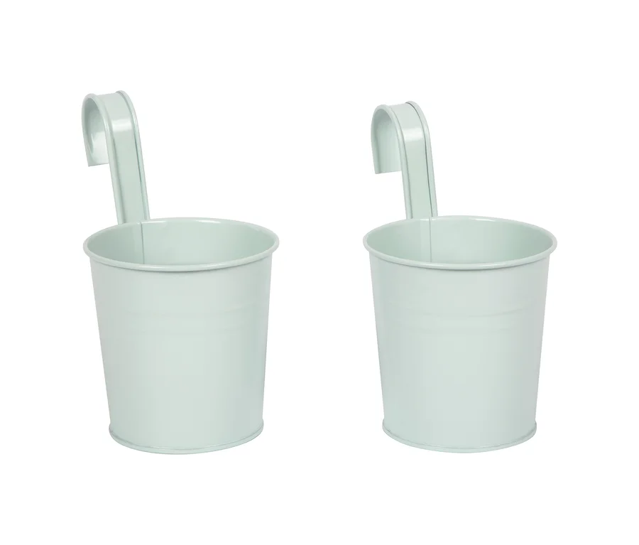 Zwei hellblaue Metalleimer mit Haken. Geeignet für die small foot Matschküche und Kaufladen.