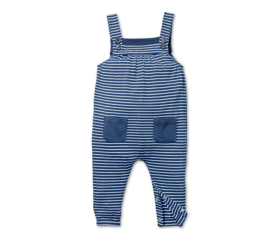 Eine blau-weiß gestreifte Jersey-Latzhose.