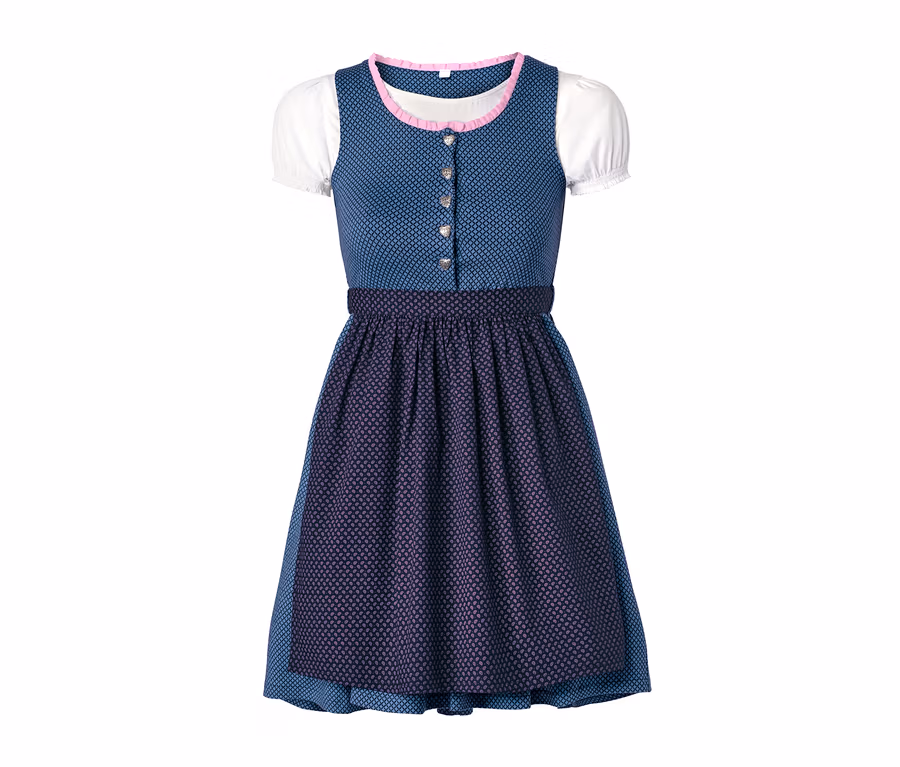Blaues Stretch-Dirndl mit weißer Bluse und silbernen Herzknöpfen.