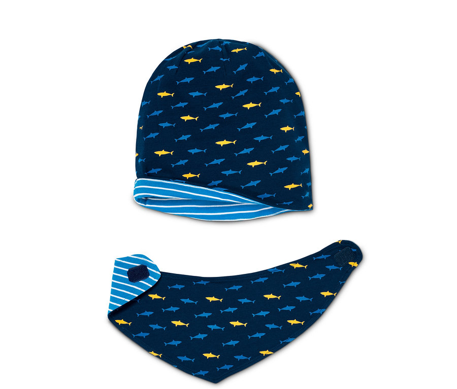 Eine marineblaue Mütze und ein Halstuch mit gelben und blauen Haien.