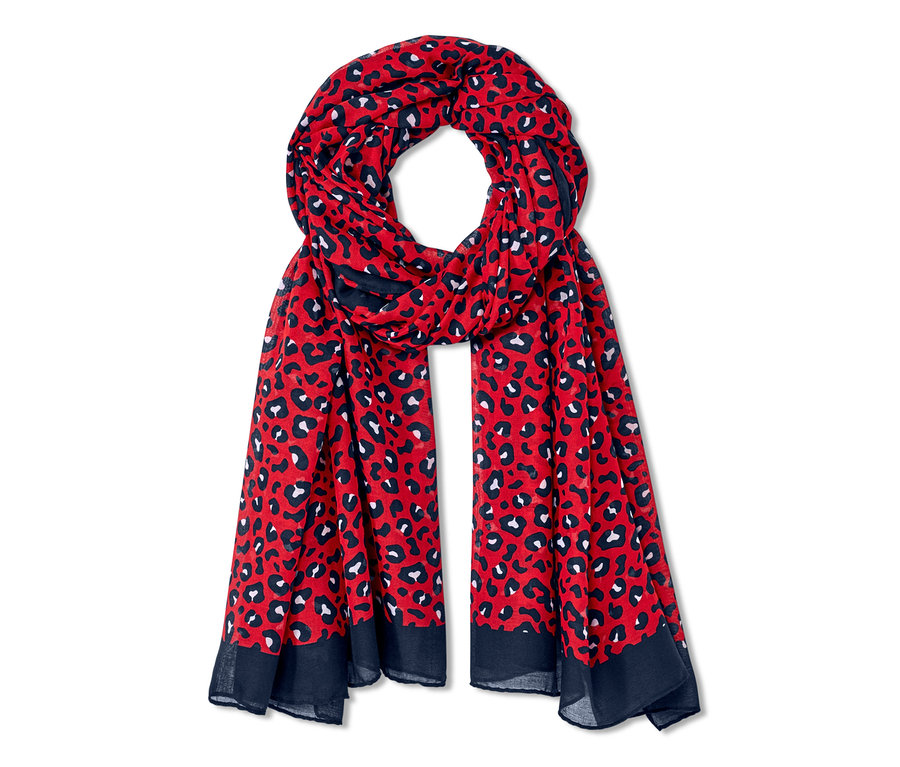 Ein roter XL-Schal mit dunkelblauem Saum und weißem und dunkelblauem Leopardenmuster.