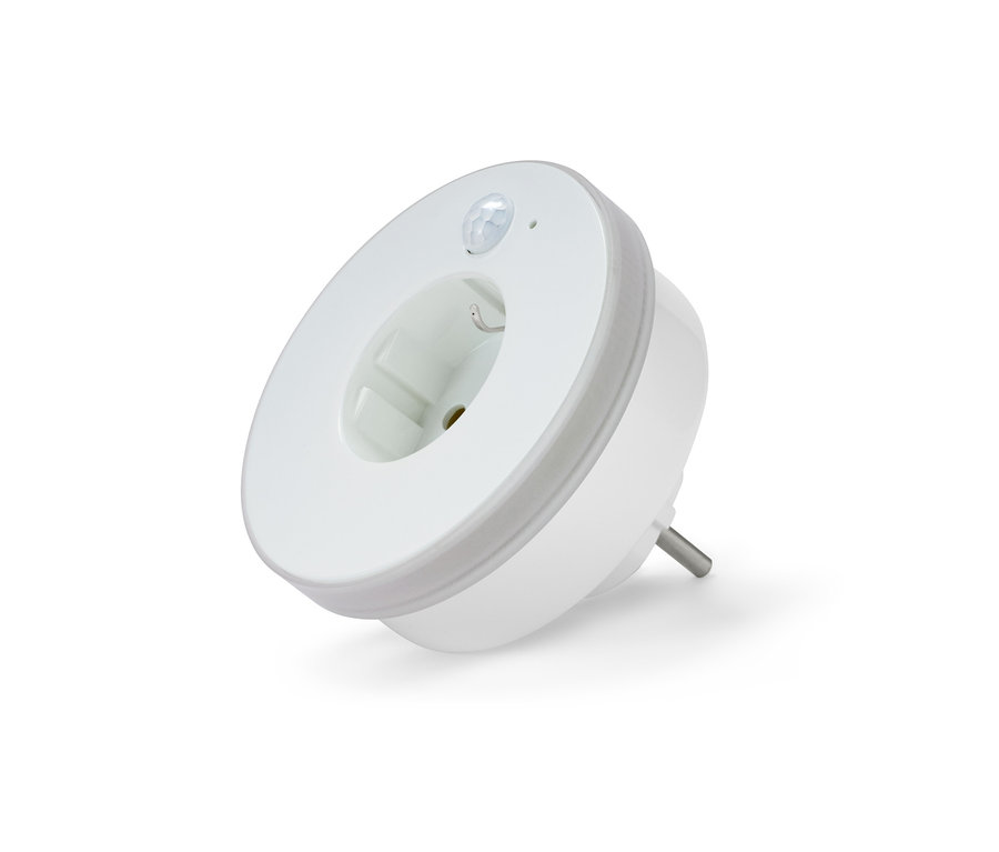 Weißes LED-Nachtlicht mit Steckdose.