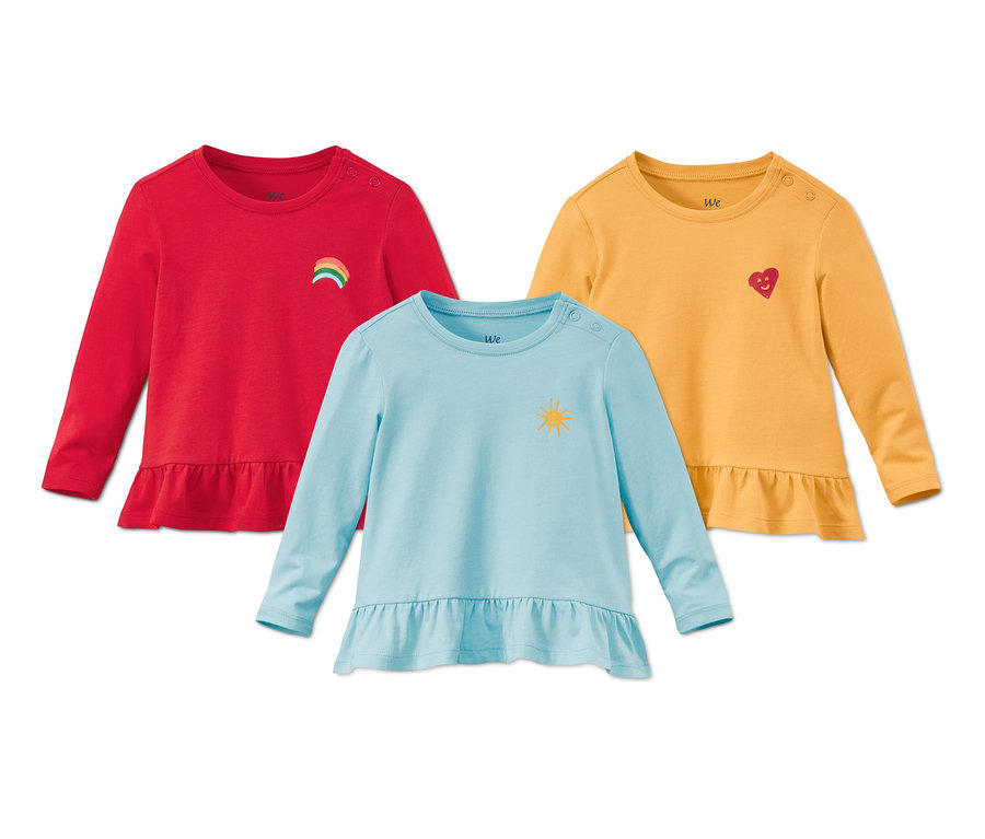 Drei Shirts aus Bio-Baumwolle: rot mit Regenbogen, gelb mit Herz und hellblau mit Sonne.