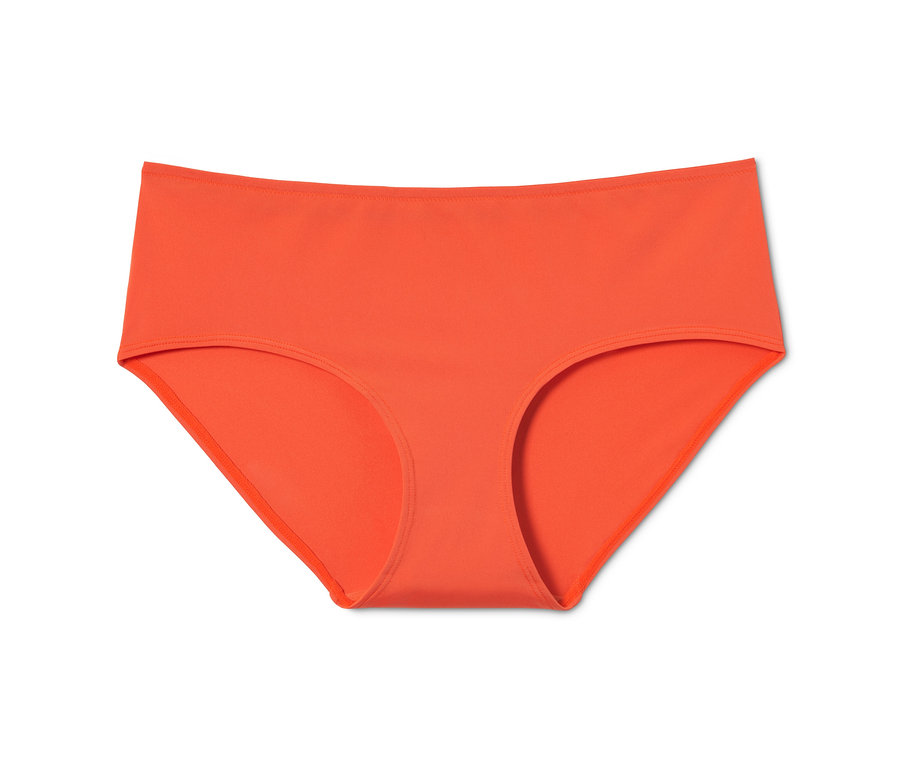 Orangefarbene 3 Pantys auf einem weißen Hintergrund.