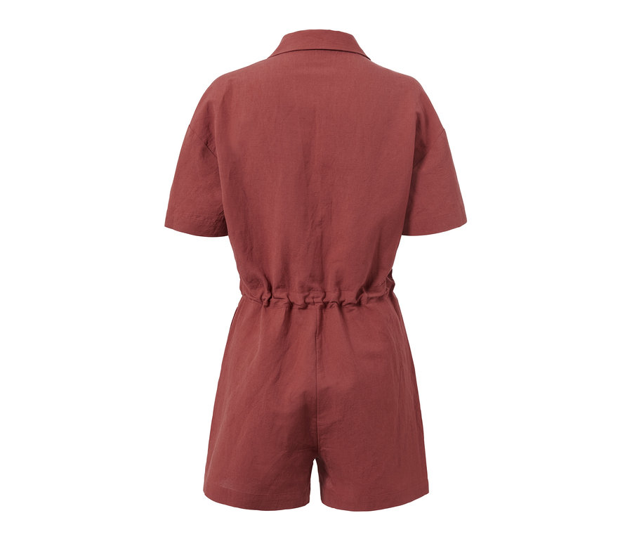 Detailansicht eines kurzen Jumpsuits aus Leinenmix.
