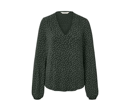 Abgebildet ist ein gepunktetes Blusenshirt.
