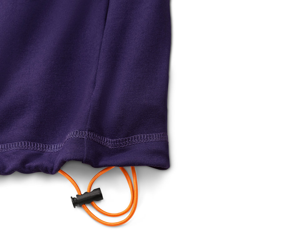 Detailansicht eines lila Cropped-Fitness-Longsleeves mit orangefarbenem Kordelzug.
