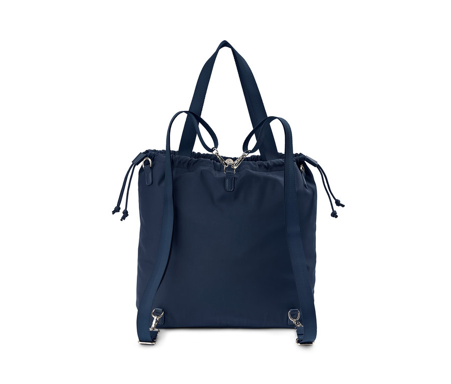 Blauer Rucksack mit Trägern.