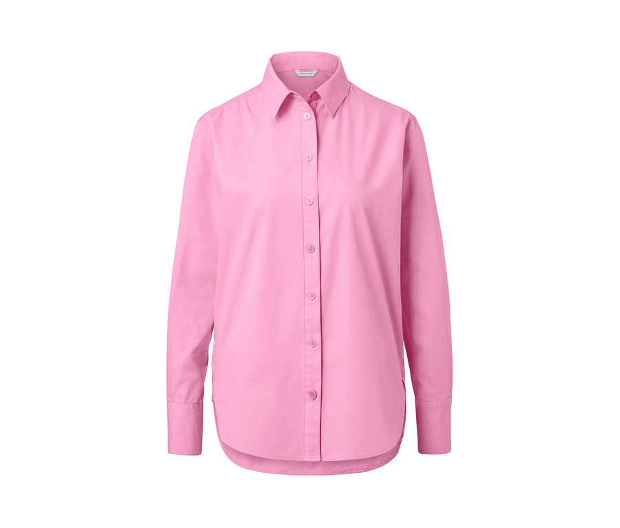 Eine rosafarbene Hemdbluse mit langen Ärmeln und Knöpfen.
