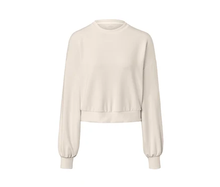 Ein extraweicher, beiger Sweatpullover mit langen Ärmeln.