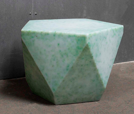 Ein grüner Beistelltisch.