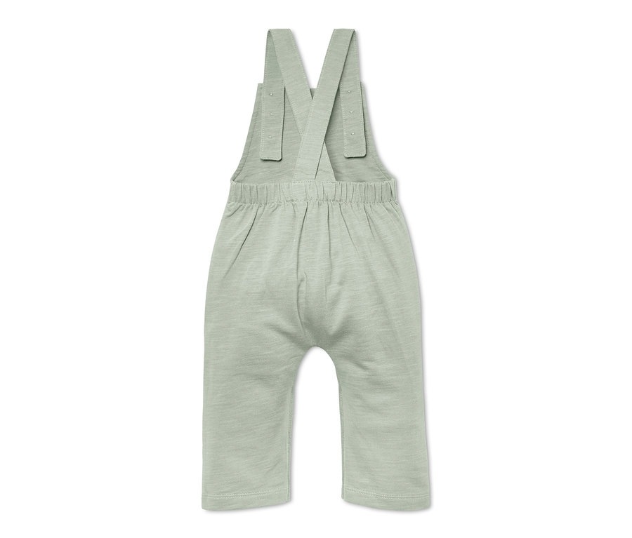 Hellgrüne Baby-Latzhose auf weißem Hintergrund.