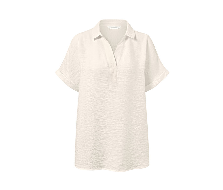 Eine cremefarbene Bluse mit kurzen Ärmeln.