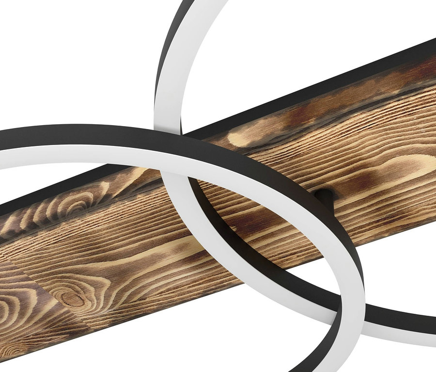 Detail der dreikreisigen LED-Deckenleuchte Boyal von Eglo mit Holzsockel.