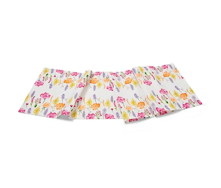 Tischläufer, weiß mit floralem Print.