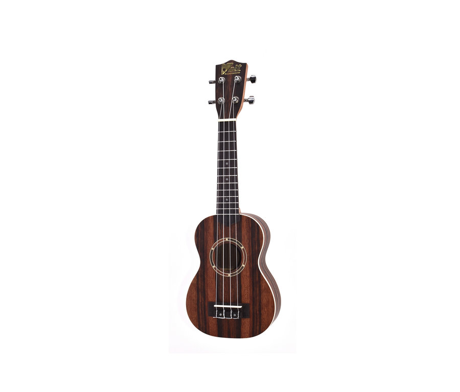 Nahaufnahme eines Voggenreiter Sopran-Ukulele-Sets »Zebrano« mit einem dunkelbraun gestreiften Korpus auf weißem Hintergrund.