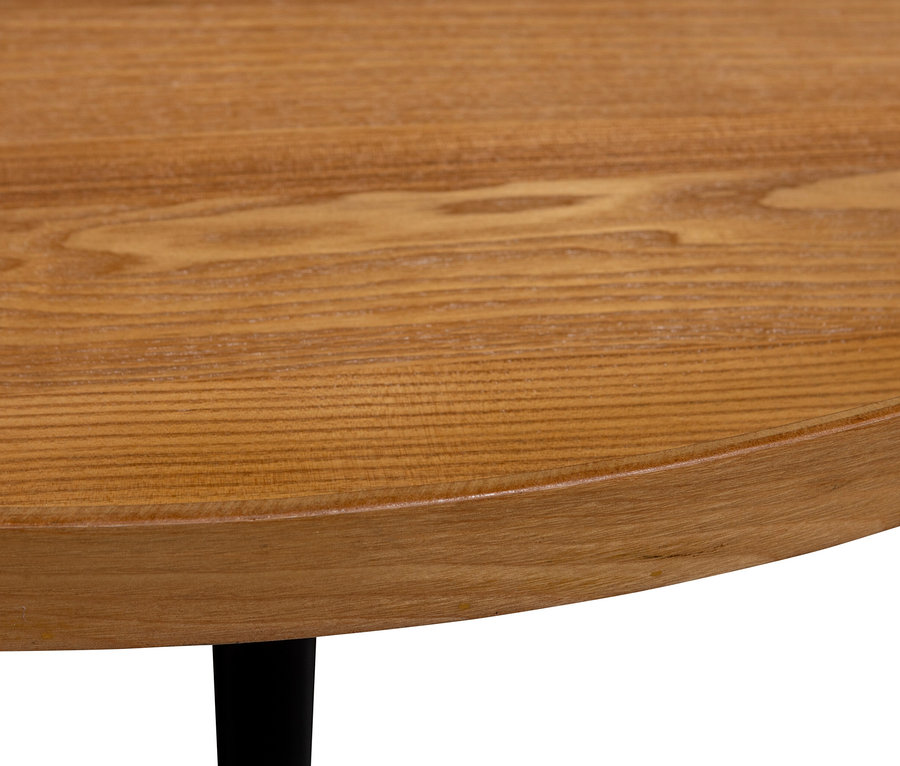 Detailansicht der Tischplatte des Woood Beistelltisches »Mesa XXL« aus naturfarbenem Holz.