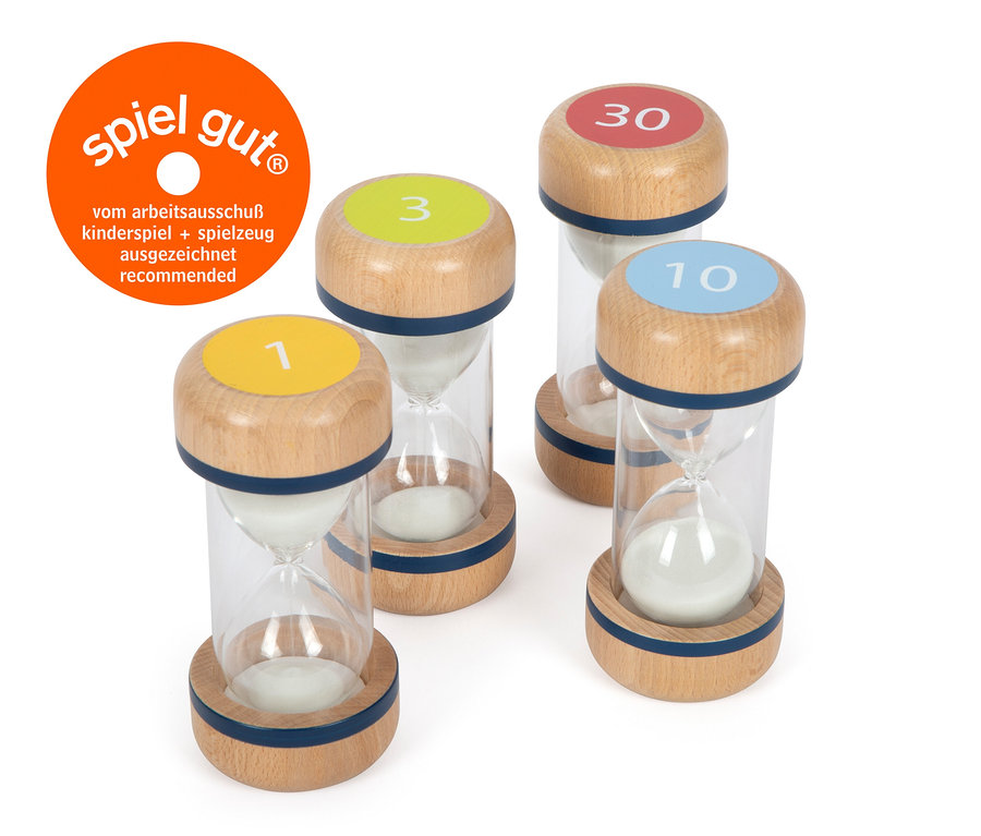 Vier small foot Sanduhren-Set XL »Educate« mit verschiedenfarbigen Oberteilen und den Zahlen 1, 3, 10 und 30.