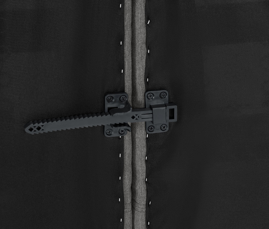 Detailansicht eines Verbindungsstücks einer modularen Premium-Lounge-Ecke mit Sunbrella®-Stoff.