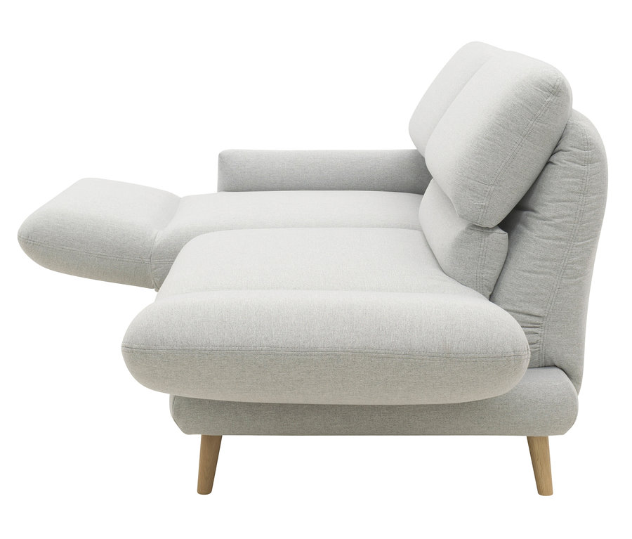 Seitenansicht des silbernen DOMO 2-Sitzer-Sofas »FuAR« mit ausklappbarer Fußstütze.