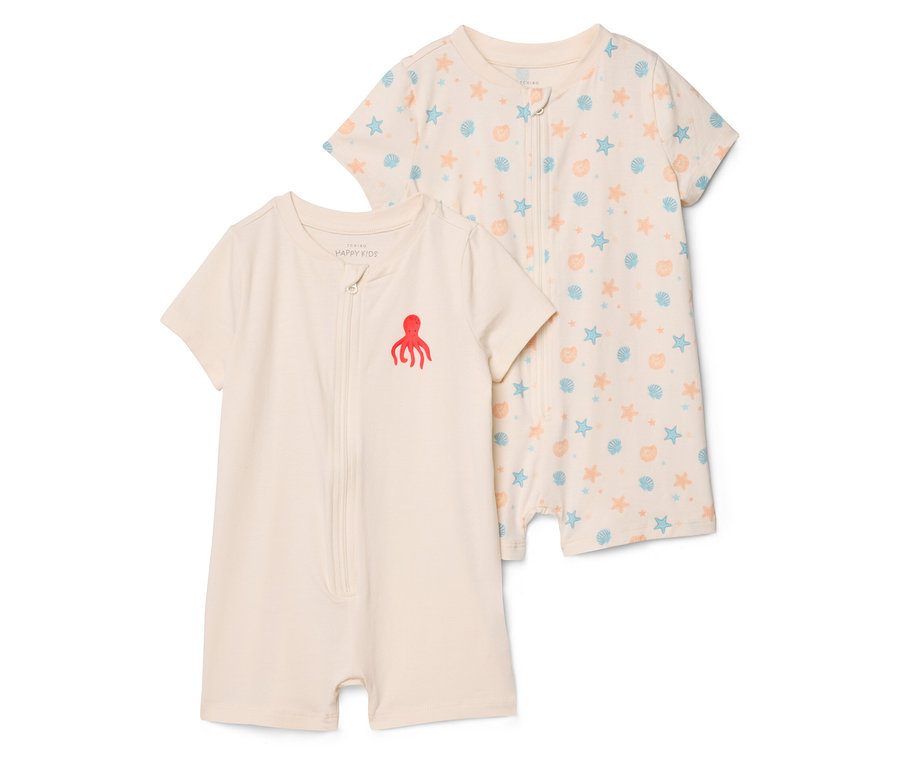 Zwei kurzärmelige Baby-Spielanzüge liegen übereinander, einer mit einem roten Kraken und der andere mit einem Muster aus Muscheln und Sternen.