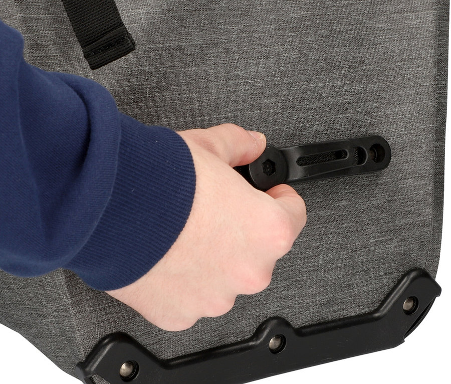 Hand befestigt Fischer Gepäckträgertasche Plus Cita.