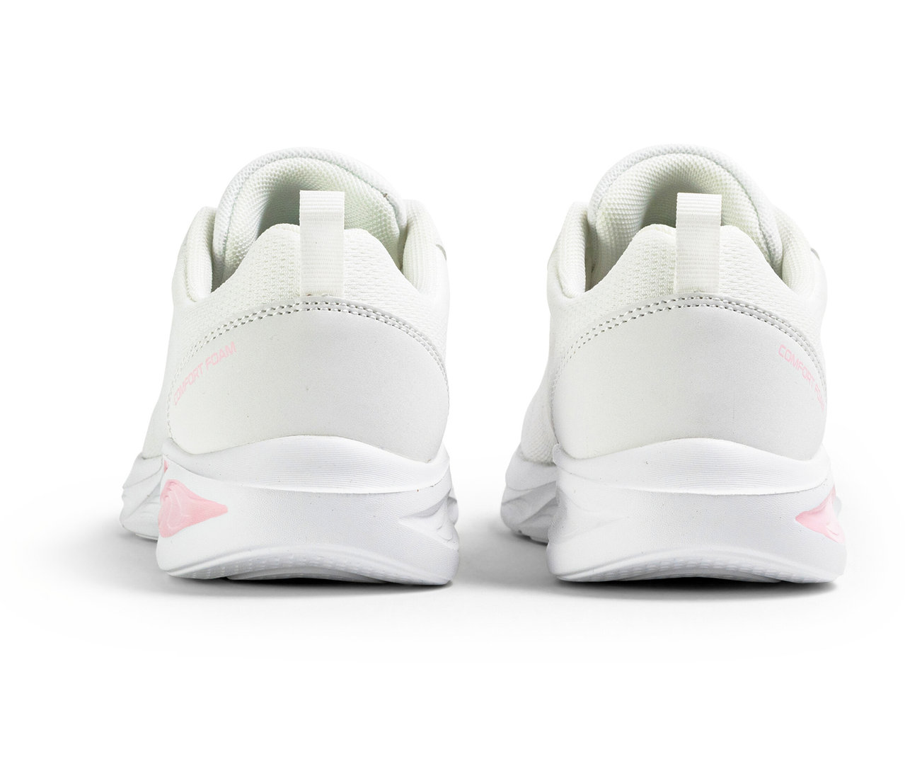 Rückansicht von zwei weißen FILA Specctris Damen-Sneakern.