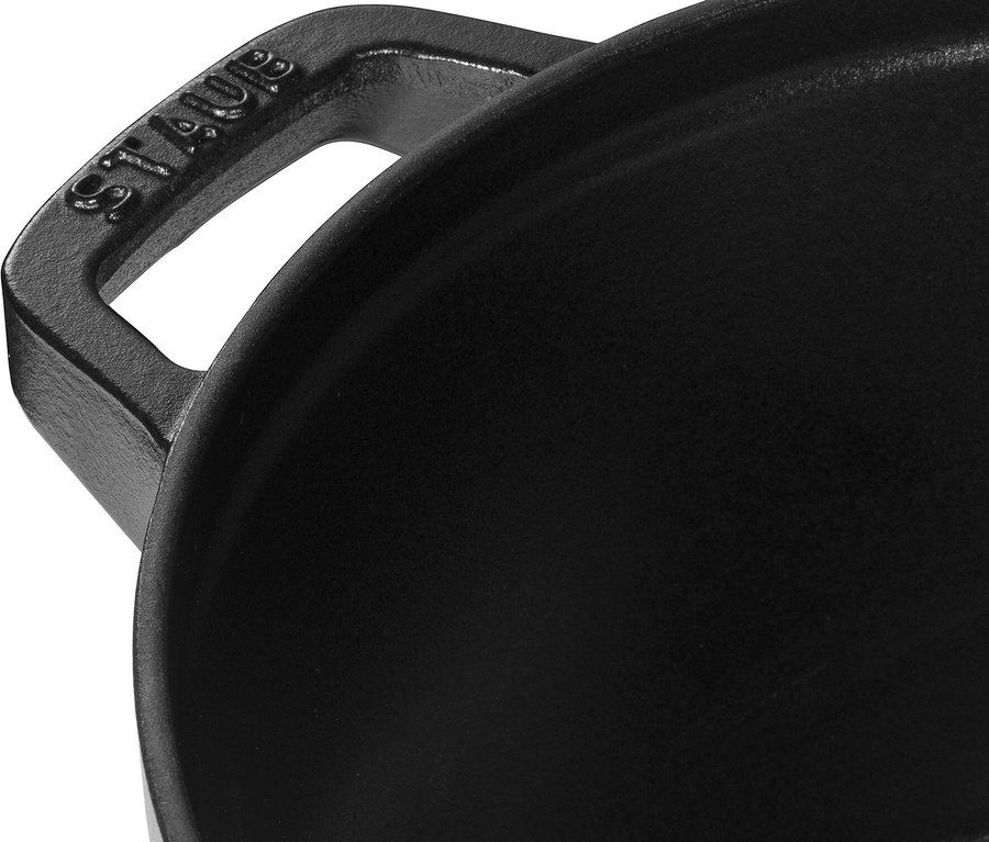 Detailansicht eines schwarzen STAUB Kochtopf-Sets »La Cocotte«, 3-teilig.