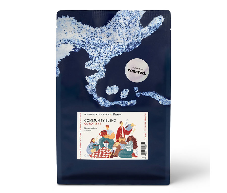 Eine Packung Hoppenworth & Ploch Community Blend Co-Roast #4 Kaffee, mit Noten von Nougat, Aprikose und Zartbitter.