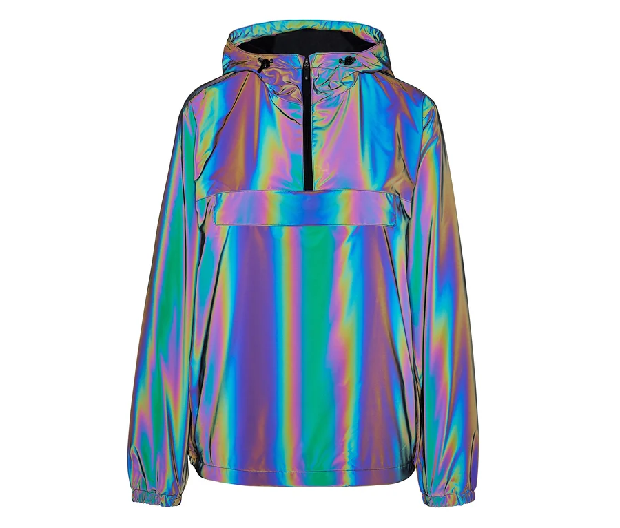 Irisierende Kapuzenjacke mit halbem Reißverschluss und einer großen Brusttasche, die in Regenbogenfarben schimmert.