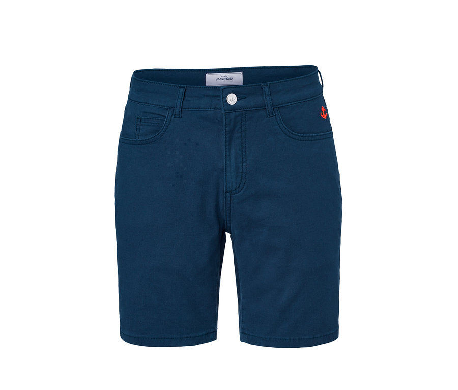 Dunkelblaue Bermudashorts.