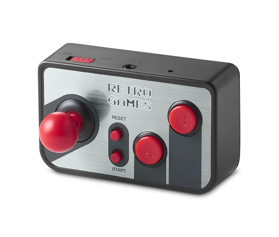 Detailansicht einer Retro-TV-Spielekonsole mit rotem Joystick und A- und B-Tasten.