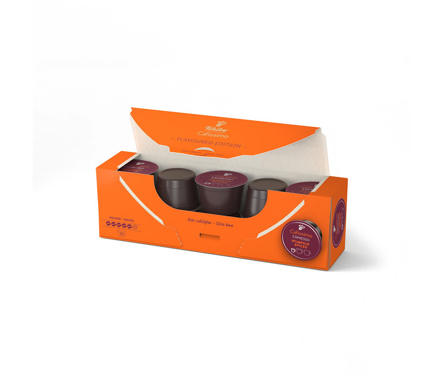 Eine offene orangefarbene Schachtel mit zehn dunkelvioletten Cafissimo Flavoured Espresso - Pumpkin Spiced Kapseln, die in zwei Reihen angeordnet sind.