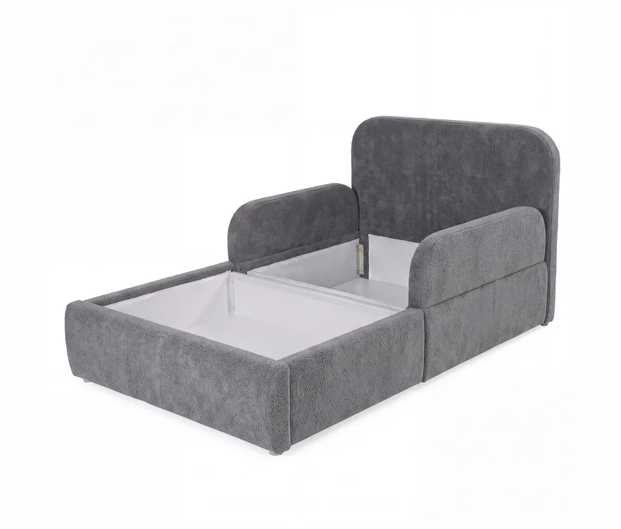 Graues, gepolstertes Schlafsofa, teilweise ausgezogen, um ein weißes Innenfach zu zeigen.