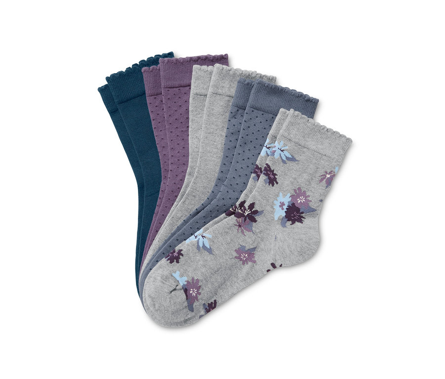 Fünf Paar Socken in verschiedenen Farben und Mustern.