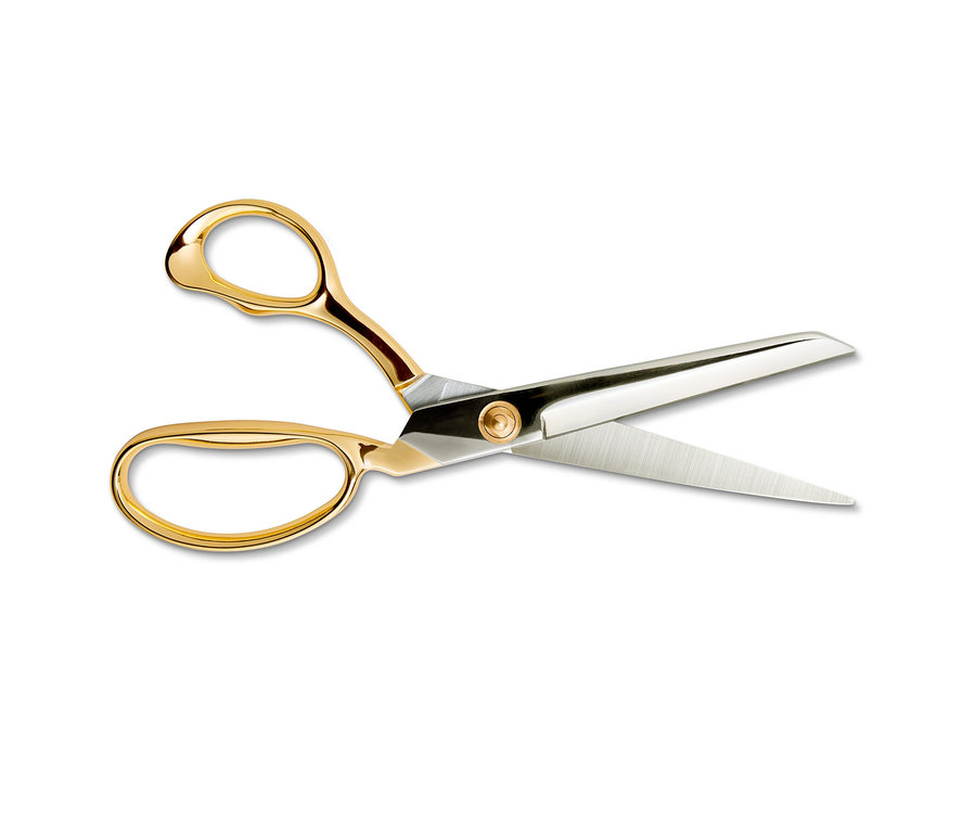 Eine Profi-Schneiderschere mit goldenen Griffen auf weißem Hintergrund.