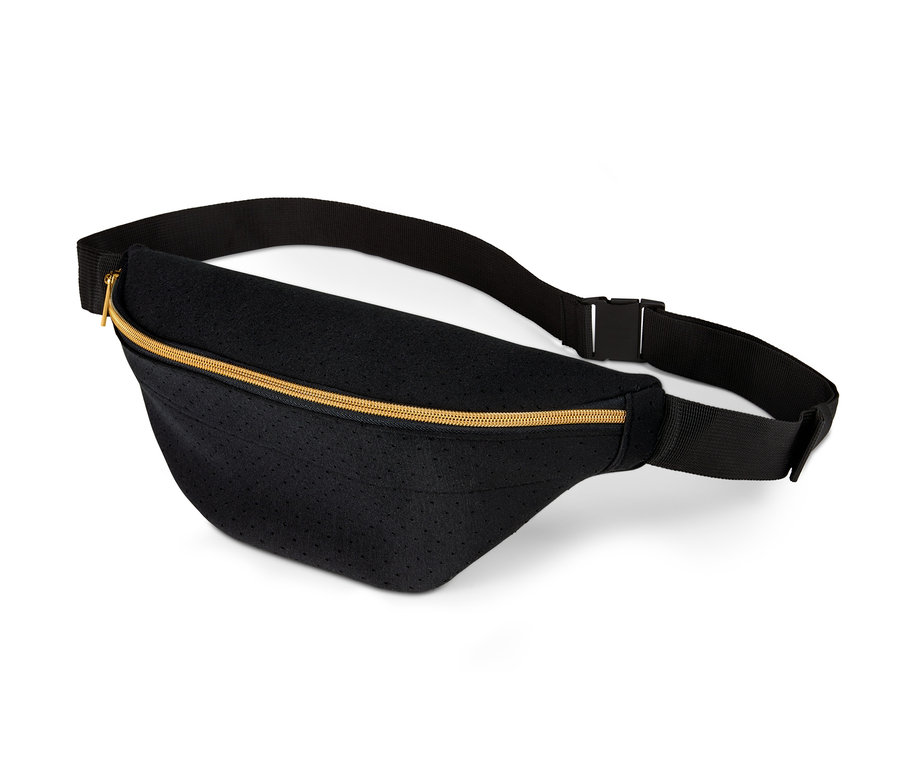 Schwarze Hüfttasche mit verstellbarem Riemen und goldenem Reißverschluss.