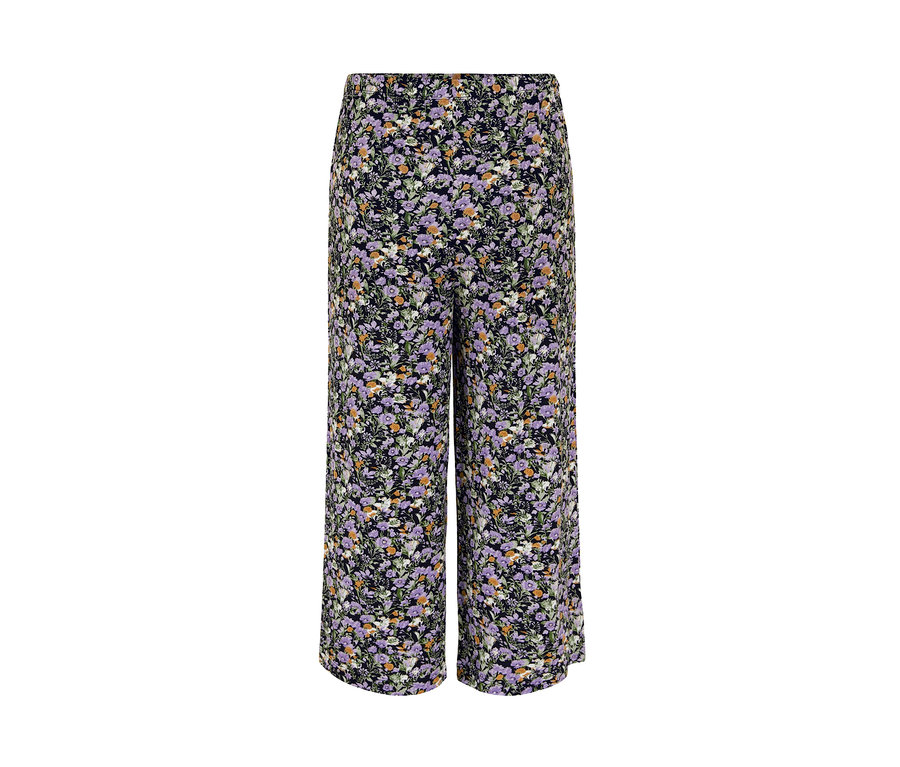 Eine Culotte mit Blumenmuster.