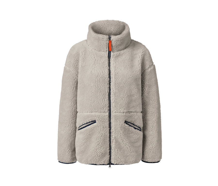 Eine beige Oversized-Teddyjacke mit durchgehendem Reißverschluss.