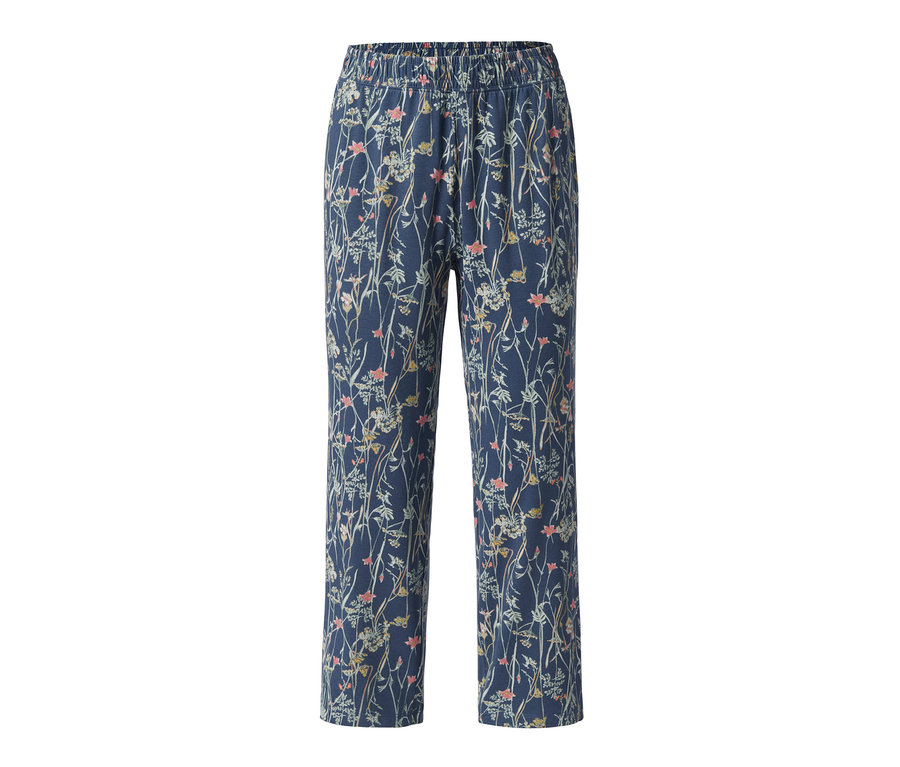Cremefarbene Pyjamahose mit Blumenmuster.