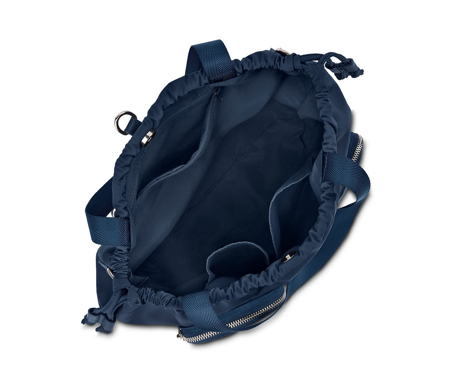 Draufsicht eines offenen Rucksacks.