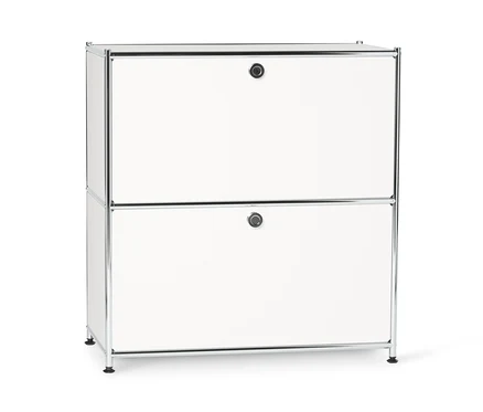 Ein niedriges, weißes Sideboard Metall »CN3« mit Klappenfächern steht vor einem weißen Hintergrund.