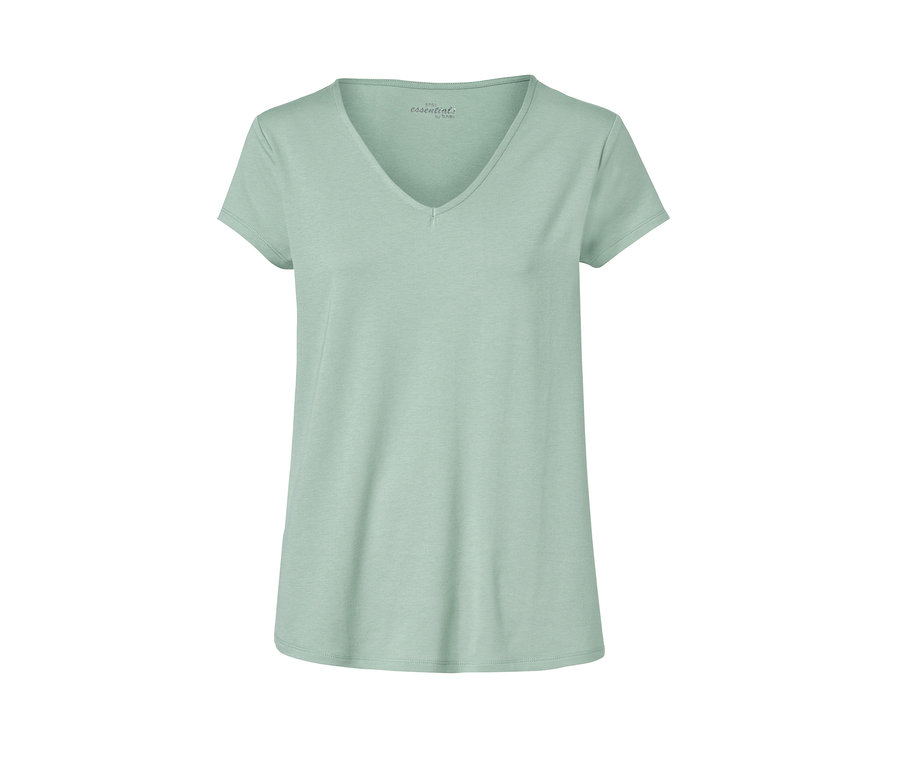 Ein mintgrüner 3/4-Pyjama mit kurzen Ärmeln und V-Ausschnitt.