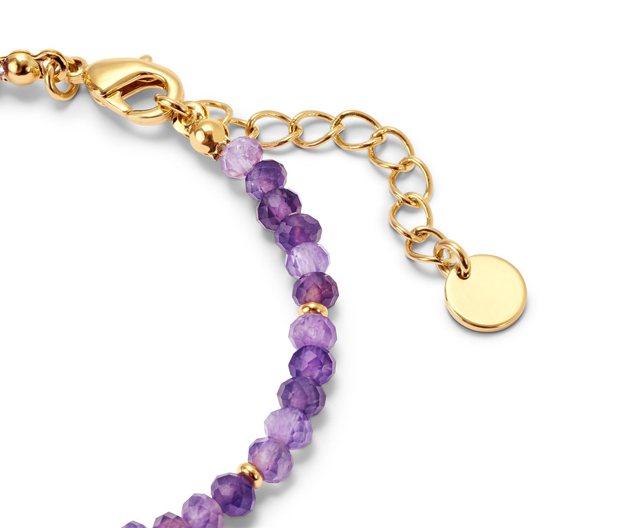 Detailansicht von Armband, Amethyst, goldener Verschluss.