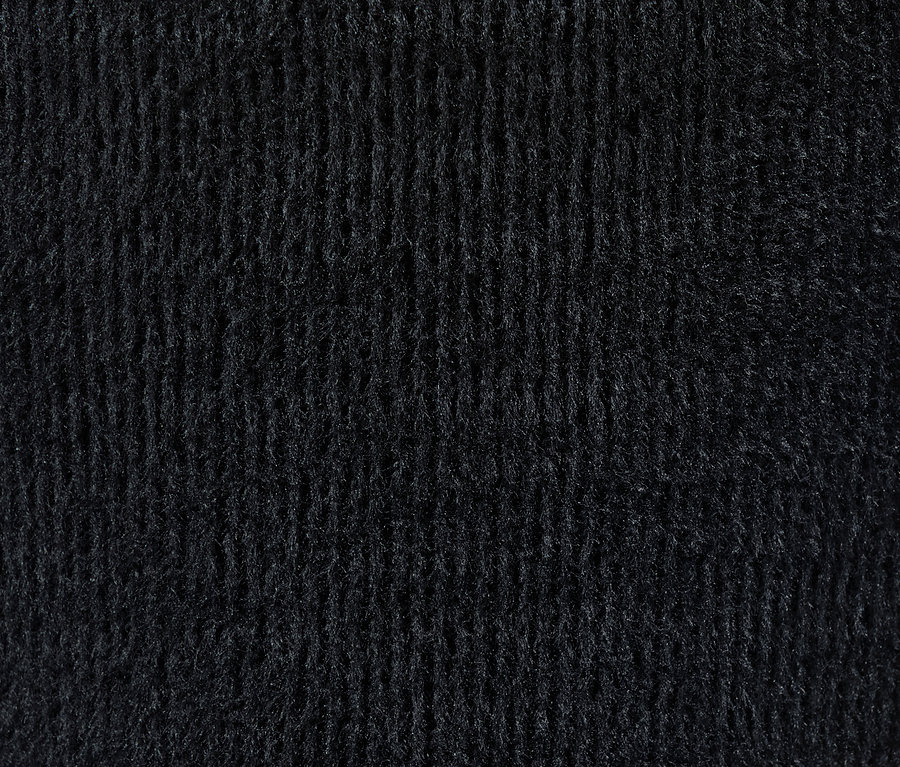 Detailaufnahme der Textur einer schwarzen, gefütterten Leggings.