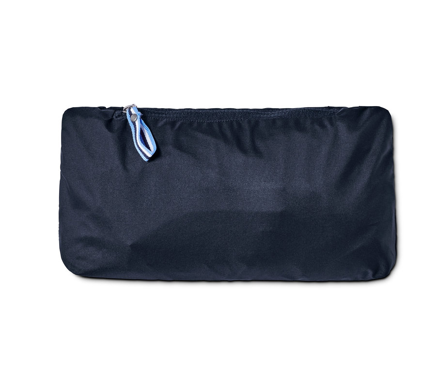 Verpackte Regenhose aus recyceltem Material.