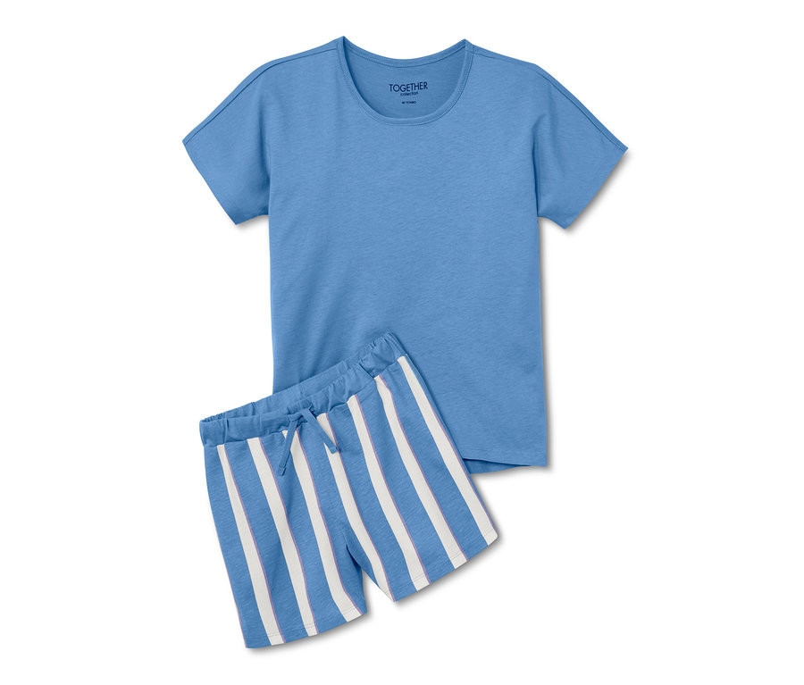 Blauer Shorty-Pyjama mit gestreiften Shorts.