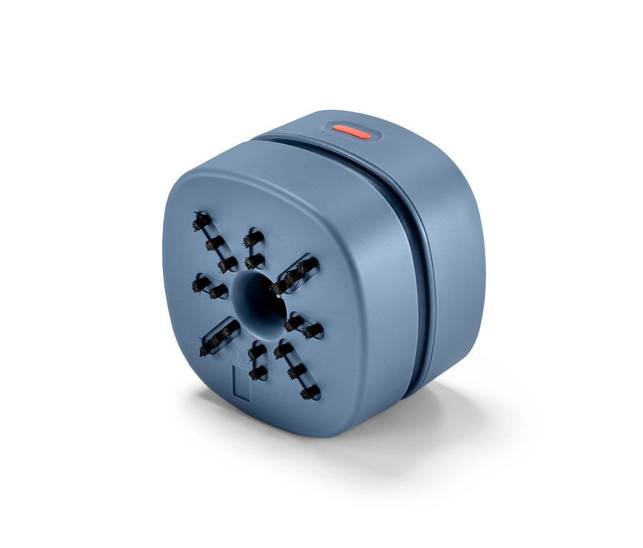 Blauer Mini-Tischstaubsauger.